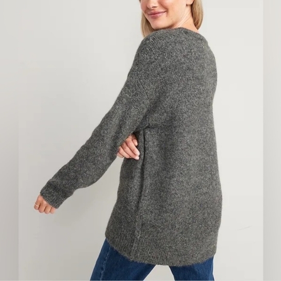 Old Navy Women’s M Medium Go-Recycled Grey Knit Fuzzy Tunic Length Sweater EUC - Picture 2 of 9